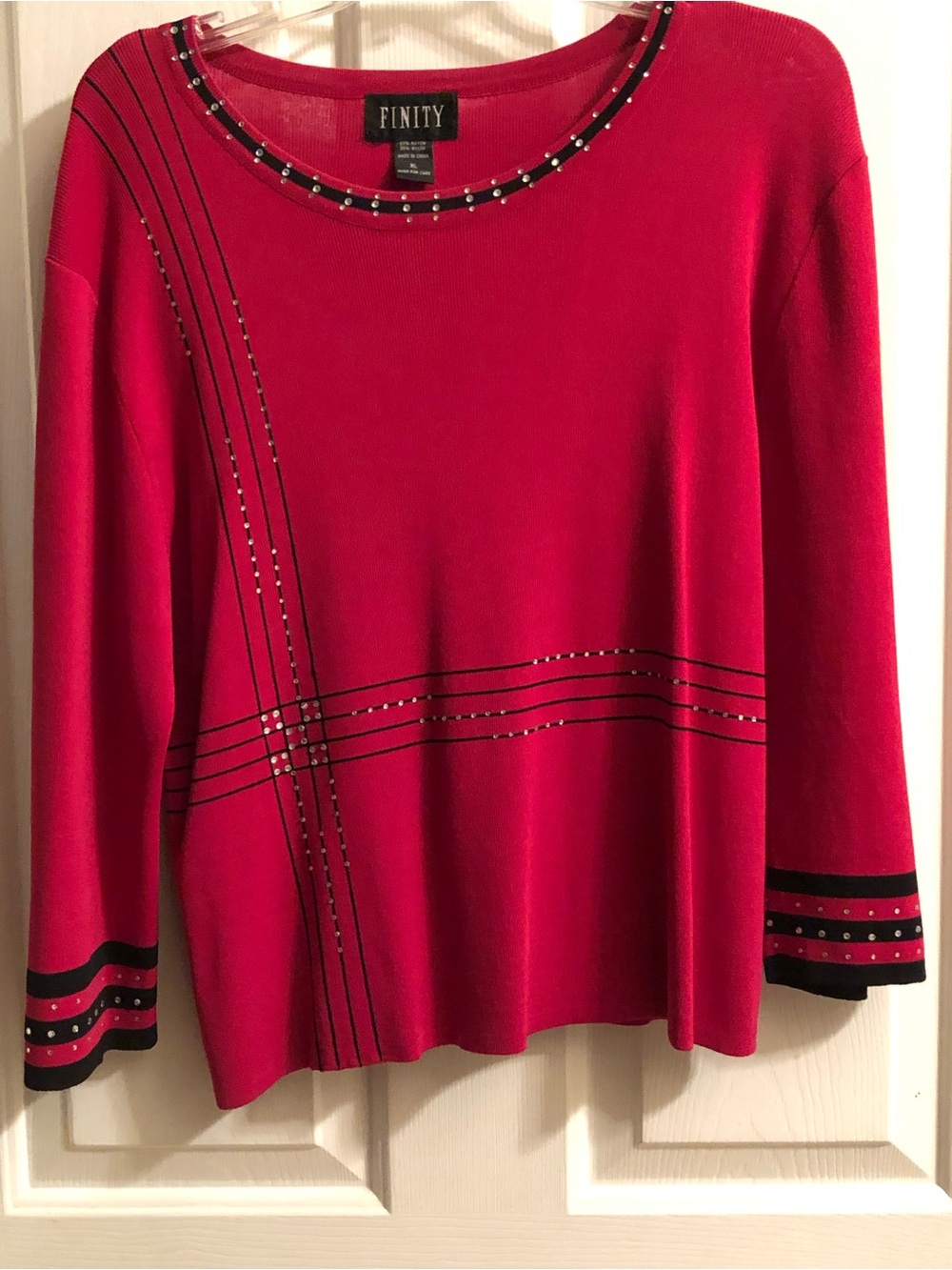 Finity Women’s Red Embellished Crew Neck Light Sweater XL